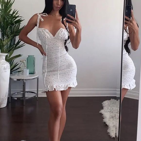 Ruched Floral Dress Strappy smocked white NWT - Picture 2 of 6